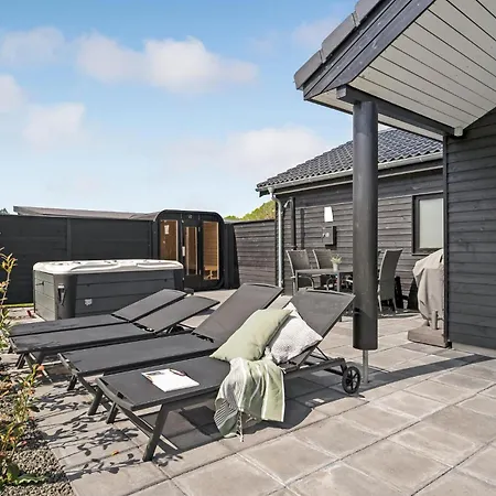 Lovely In With Kitchen Holiday home